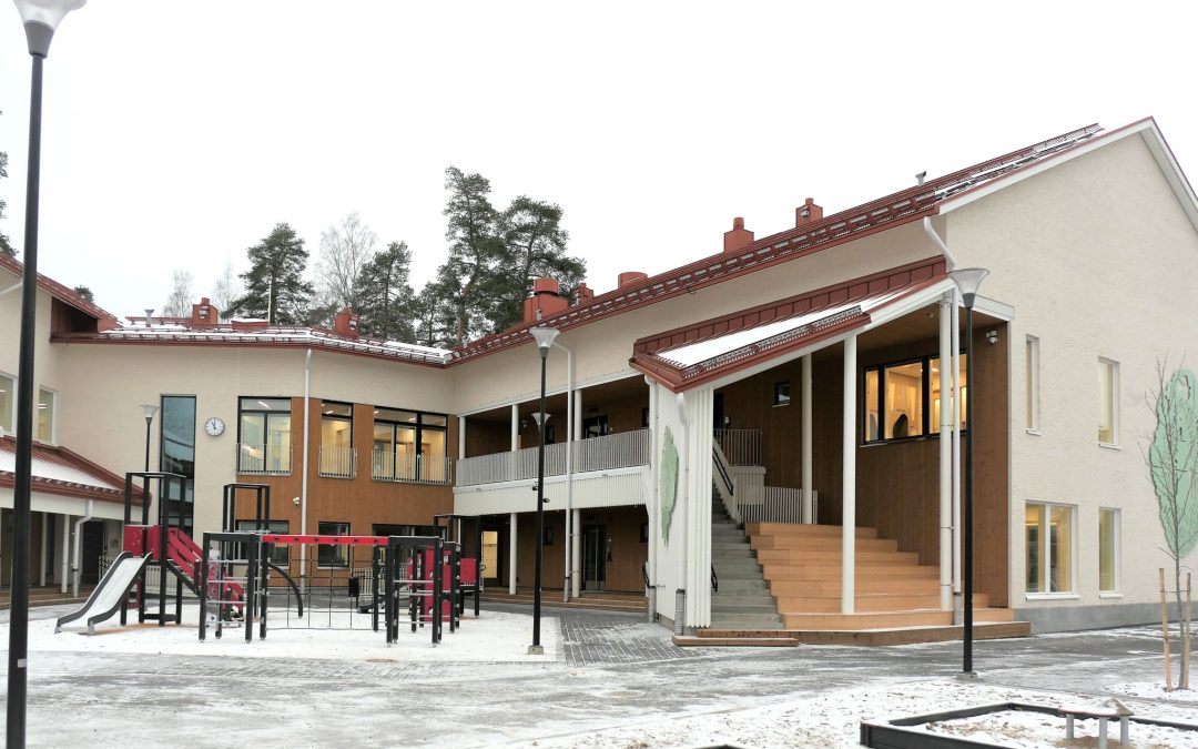 Alavan päiväkodin uudisrakennus osaksi Lastentien kaareutuvaa rakennusryhmää.