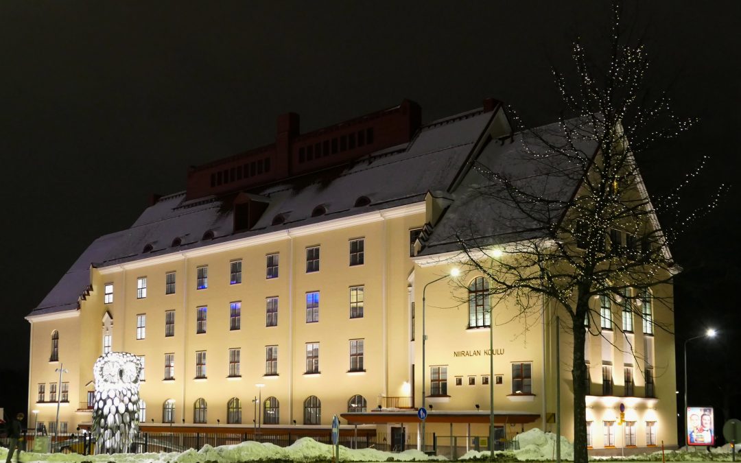Vuonna 1926 Kuopion Niiralaan valmistunut koulurakennus sai arvoisensa peruskorjauksen.